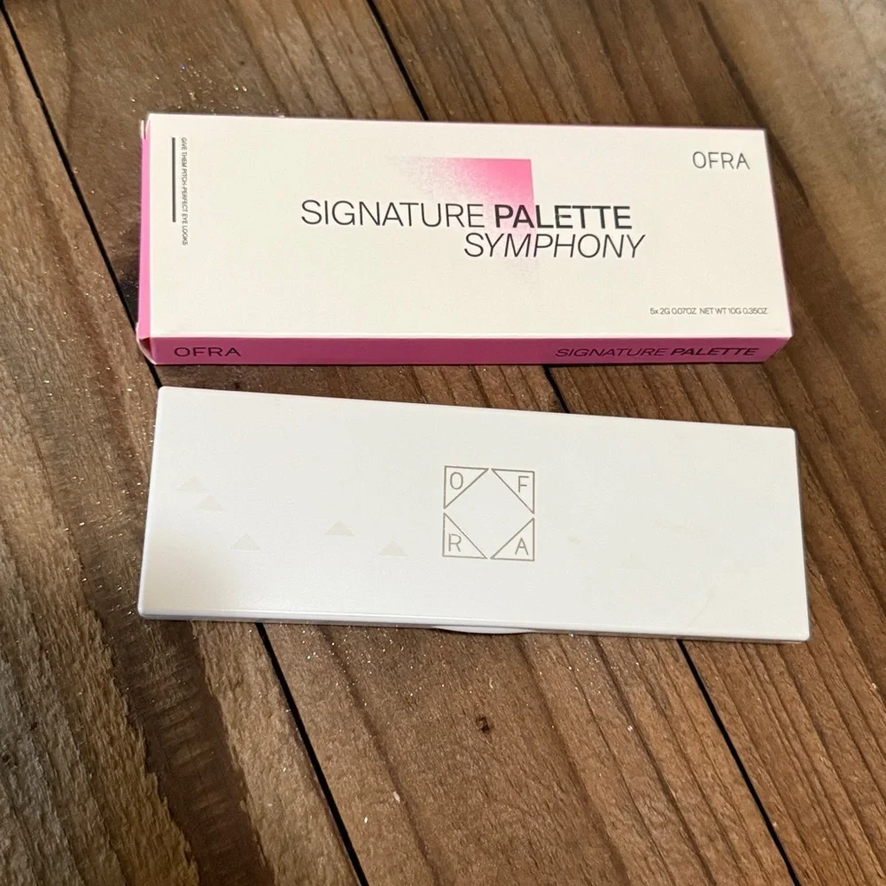 OFRA Signature Palette Symphony Eyeshadow Palette with gorgeous pigment.
